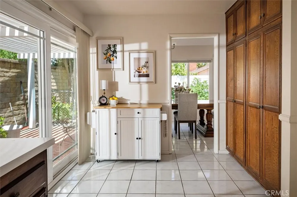 23533 Via Castanet Valencia, CA 91355