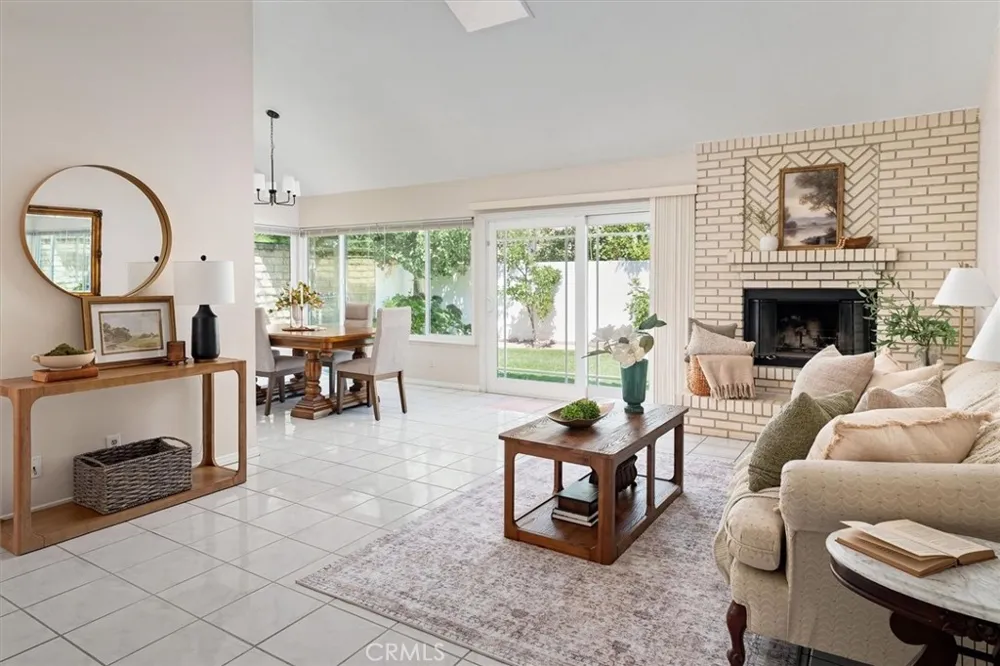 23533 Via Castanet Valencia, CA 91355