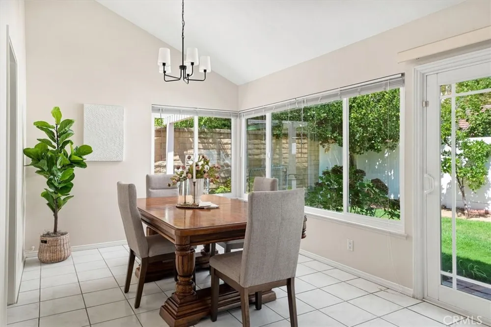 23533 Via Castanet Valencia, CA 91355
