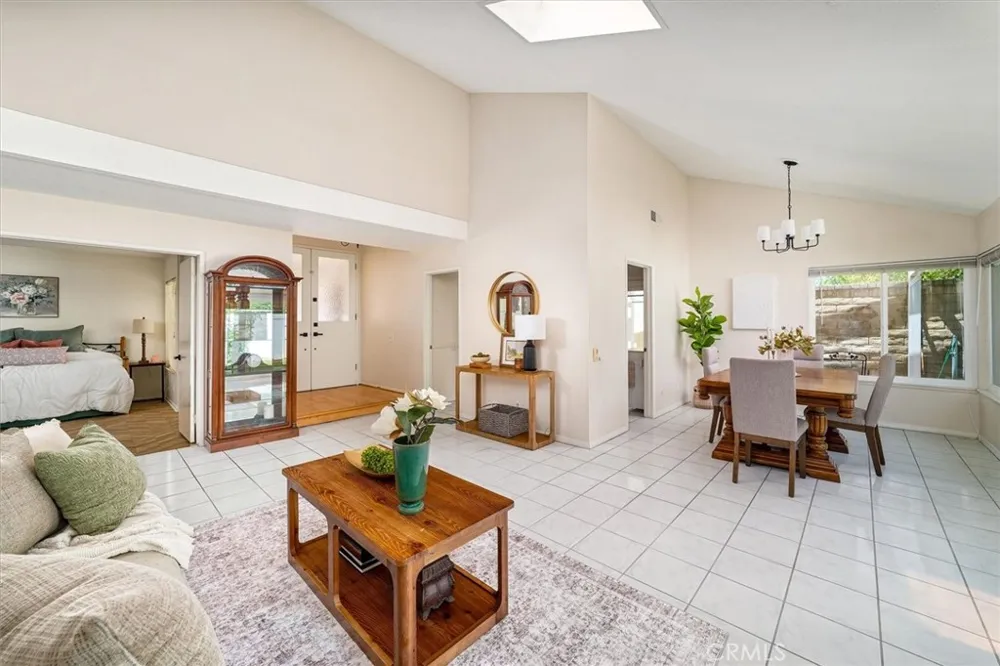 23533 Via Castanet Valencia, CA 91355