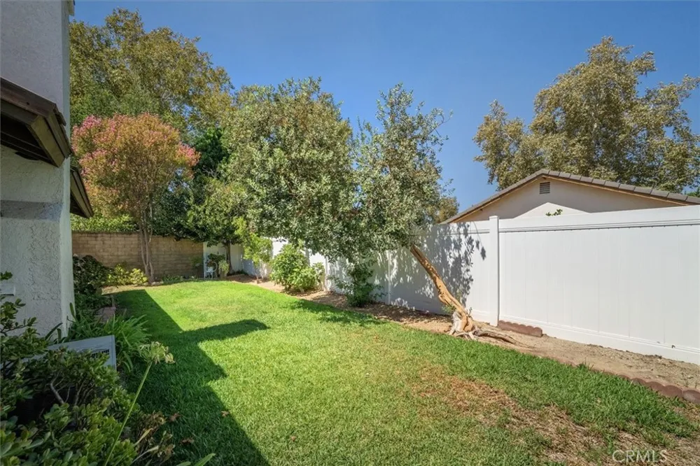 23533 Via Castanet Valencia, CA 91355