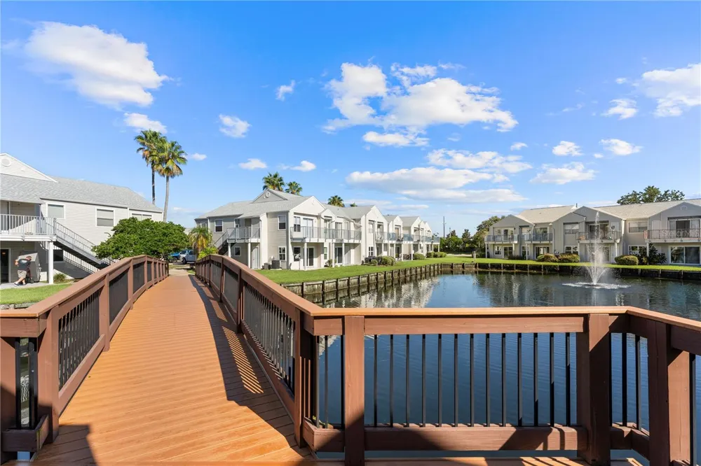 2508 WOODGATE BOULEVARD #105 Orlando, FL 32822