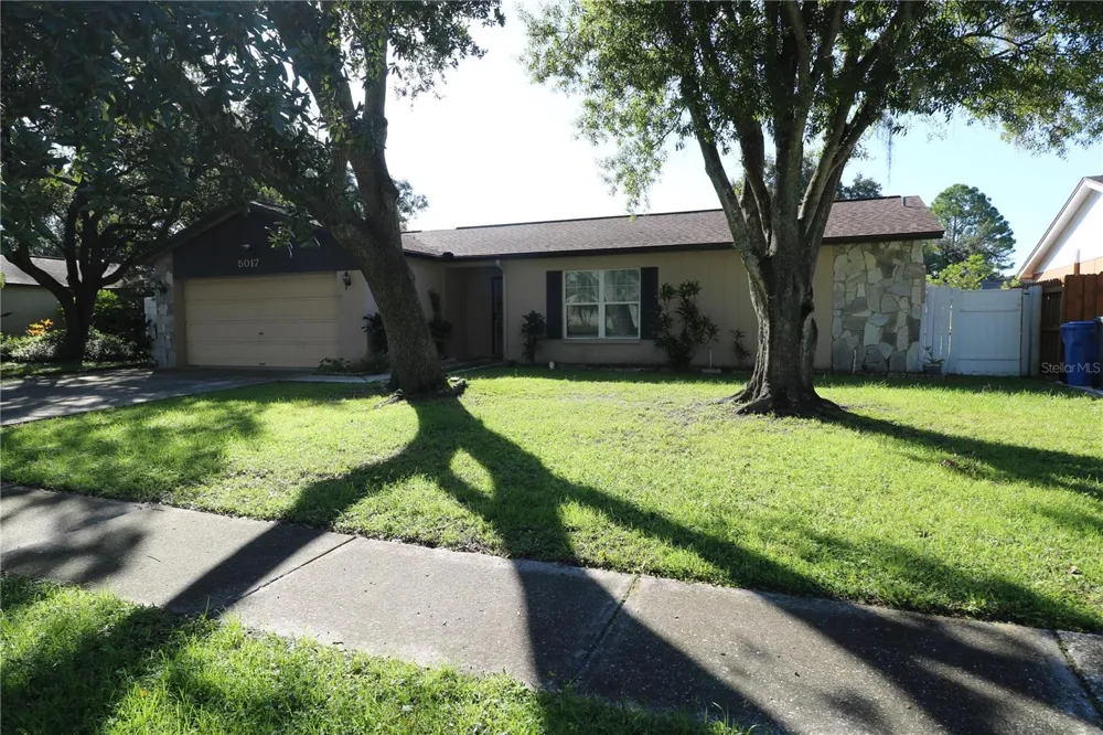5017 OAKSHIRE DR Tampa, FL 33625