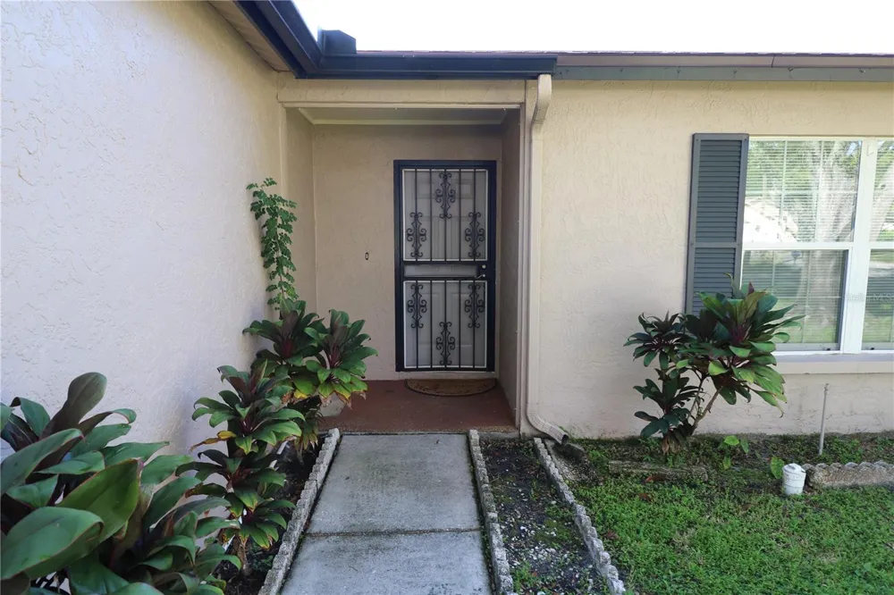 5017 OAKSHIRE DR Tampa, FL 33625