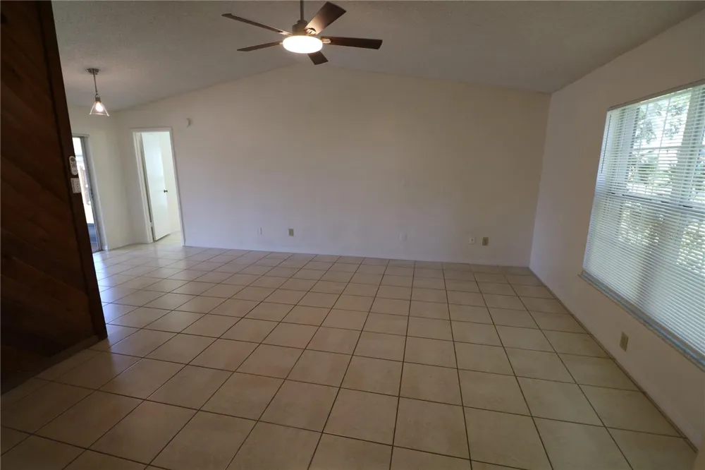 5017 OAKSHIRE DR Tampa, FL 33625