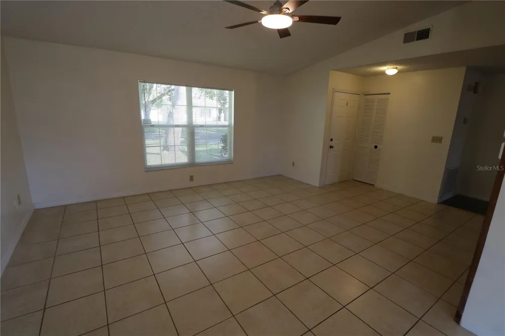5017 OAKSHIRE DR Tampa, FL 33625