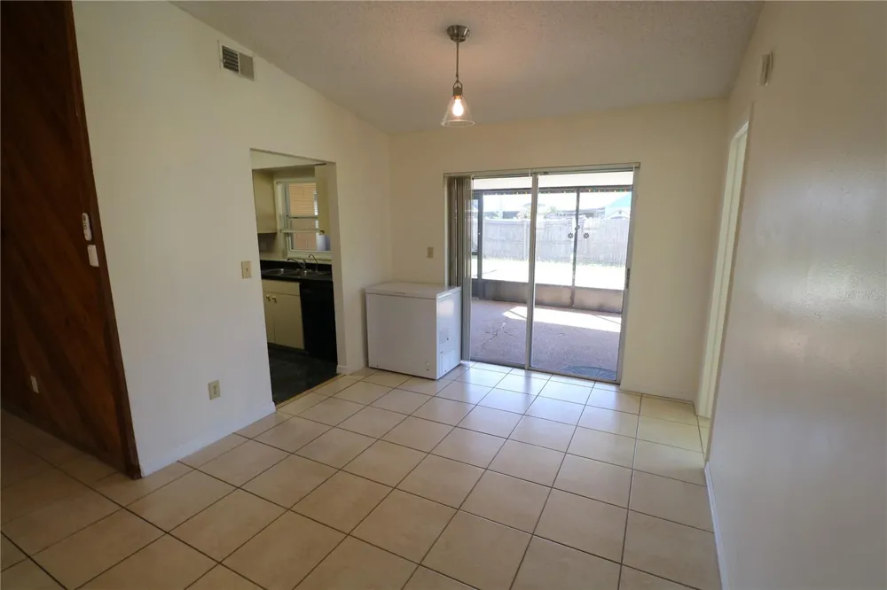 5017 OAKSHIRE DR Tampa, FL 33625