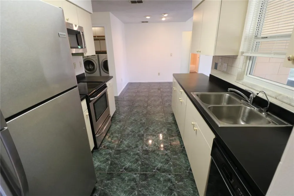 5017 OAKSHIRE DR Tampa, FL 33625