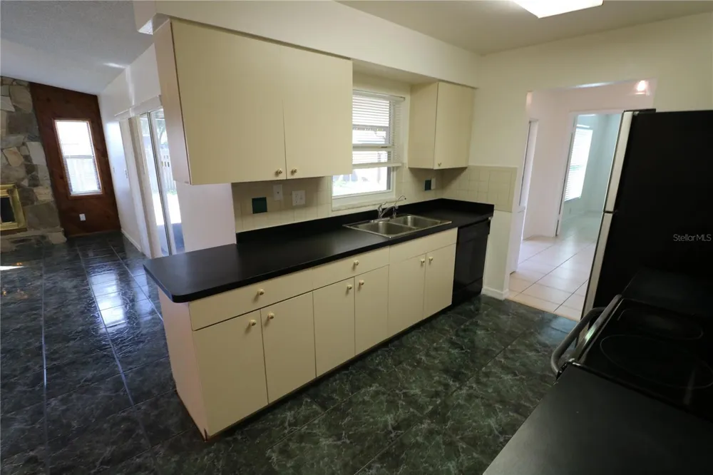 5017 OAKSHIRE DR Tampa, FL 33625