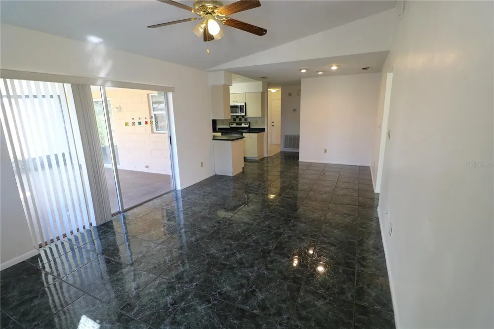 5017 OAKSHIRE DR Tampa, FL 33625