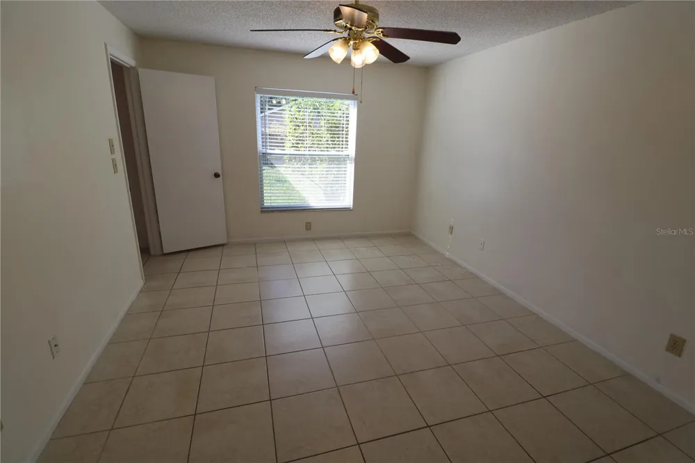 5017 OAKSHIRE DR Tampa, FL 33625