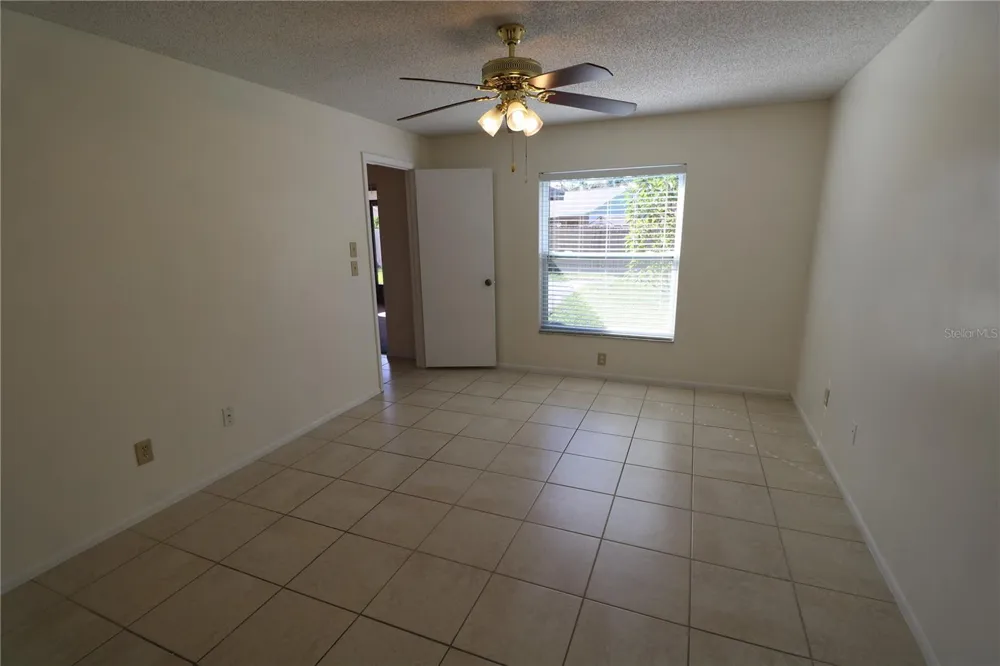 5017 OAKSHIRE DR Tampa, FL 33625