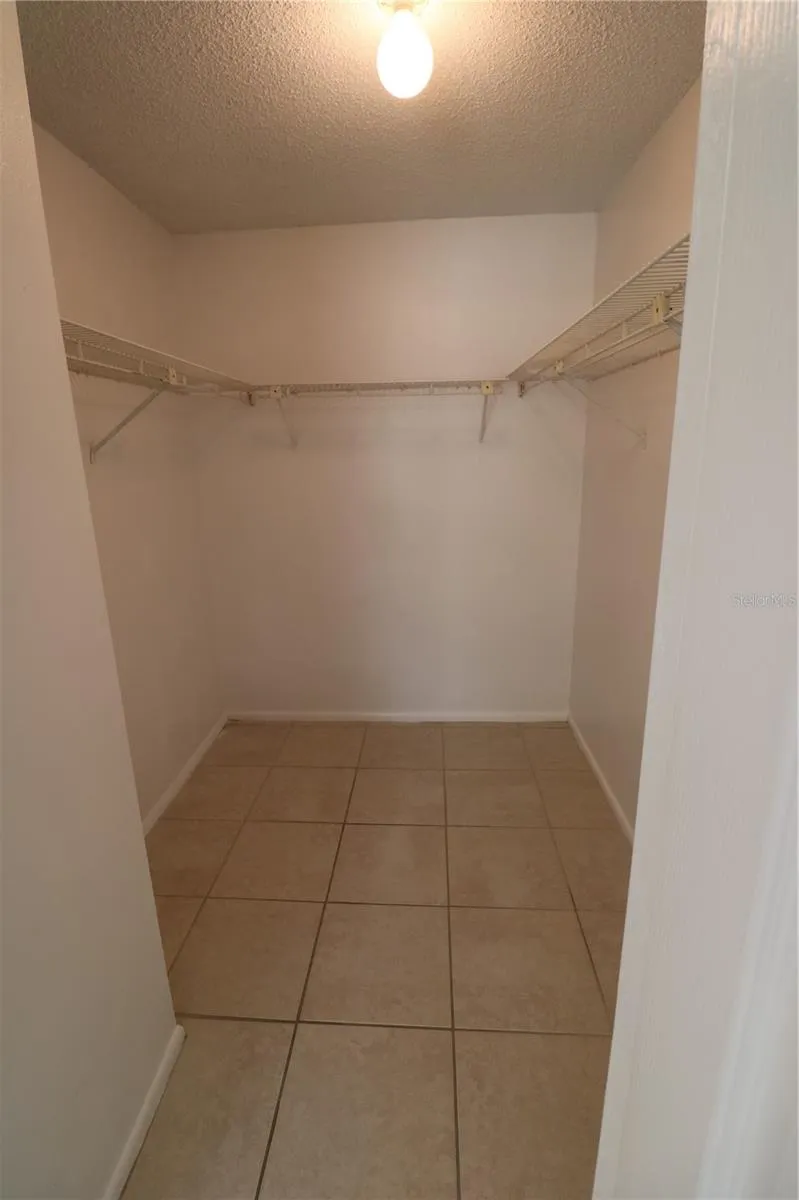 5017 OAKSHIRE DR Tampa, FL 33625
