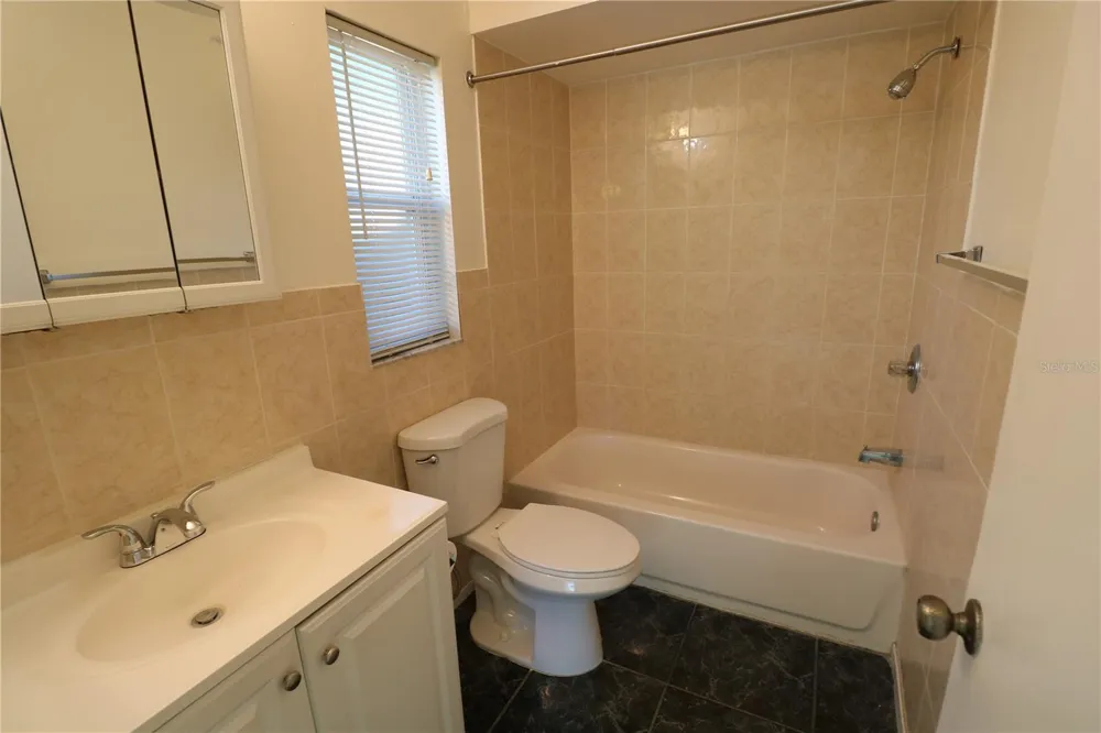 5017 OAKSHIRE DR Tampa, FL 33625