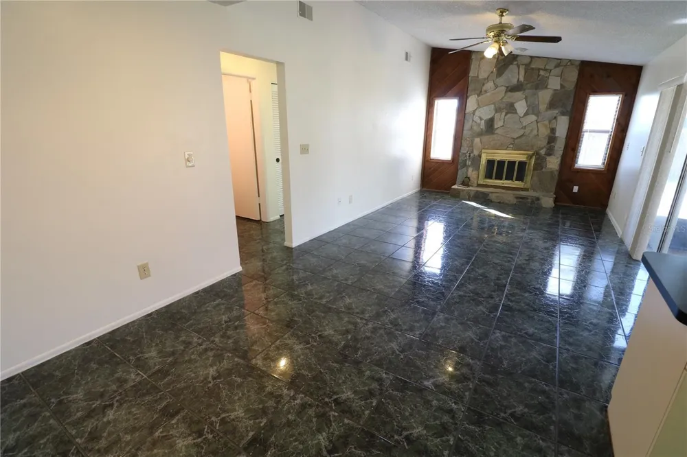 5017 OAKSHIRE DR Tampa, FL 33625