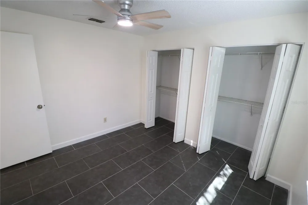 5017 OAKSHIRE DR Tampa, FL 33625