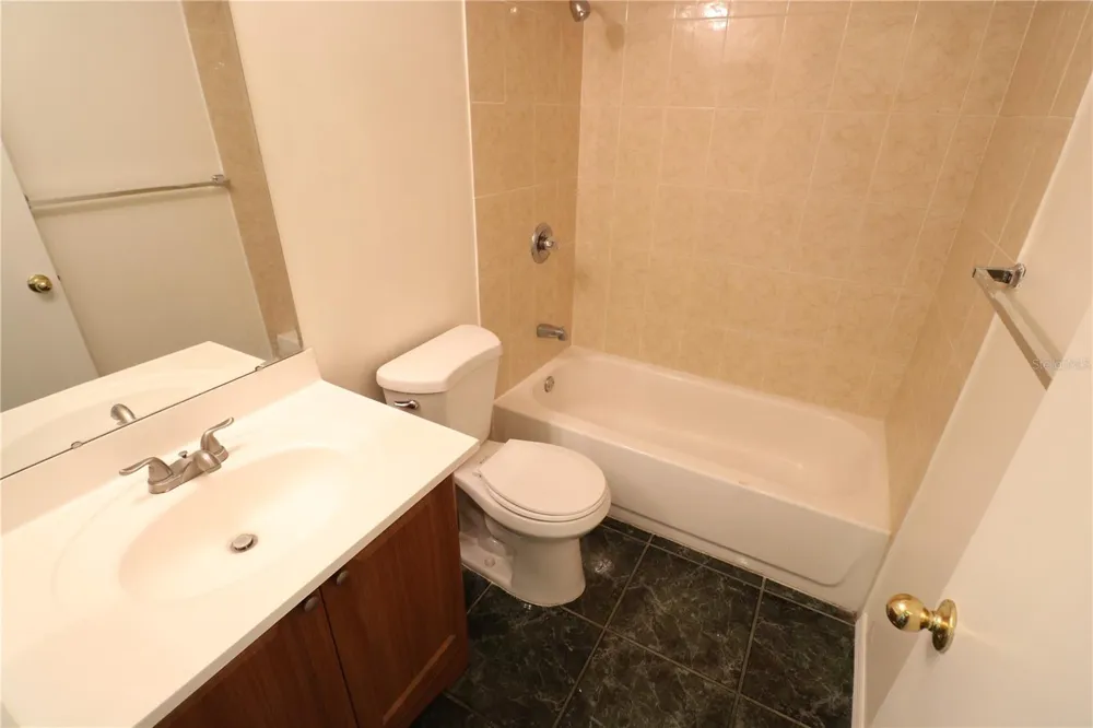 5017 OAKSHIRE DR Tampa, FL 33625