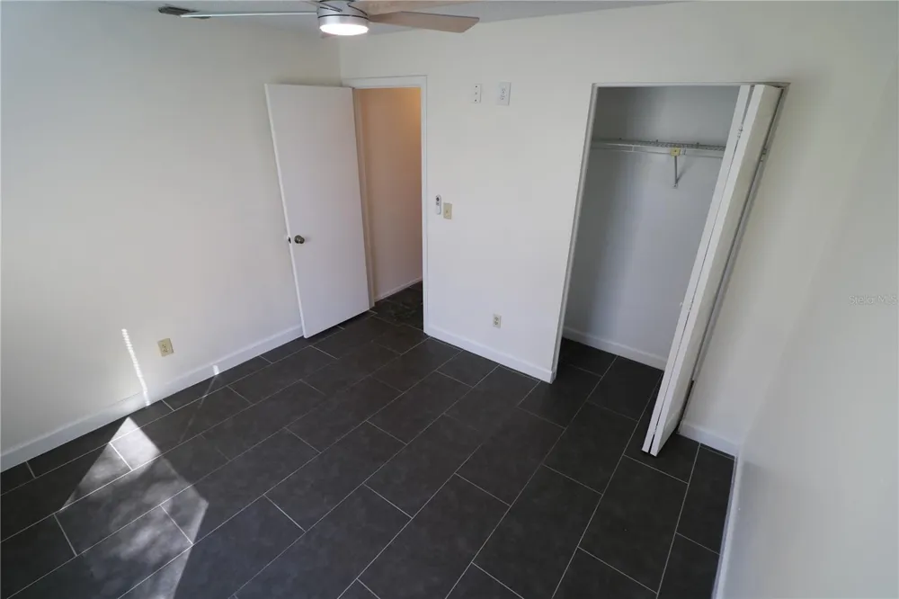 5017 OAKSHIRE DR Tampa, FL 33625
