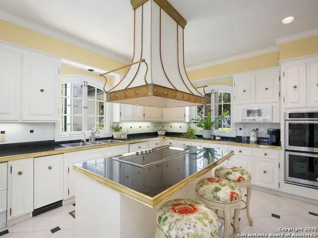 7 Lazy Hollow San Antonio, TX 78230
