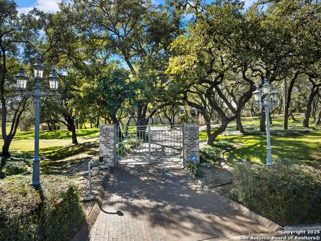 7 Lazy Hollow San Antonio, TX 78230