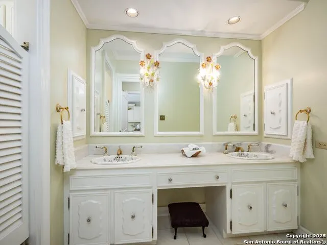 7 Lazy Hollow San Antonio, TX 78230