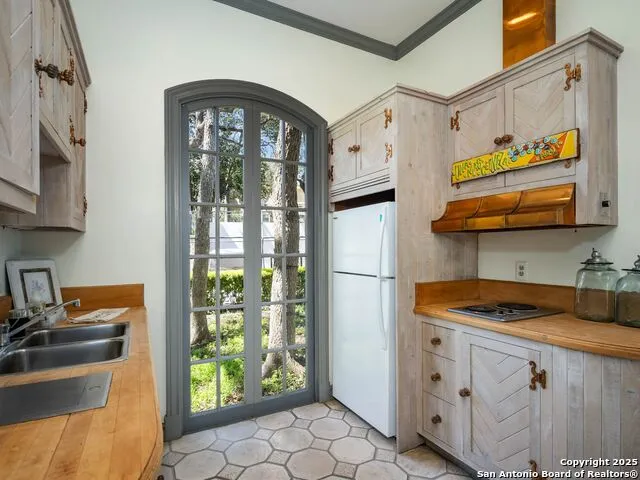 7 Lazy Hollow San Antonio, TX 78230