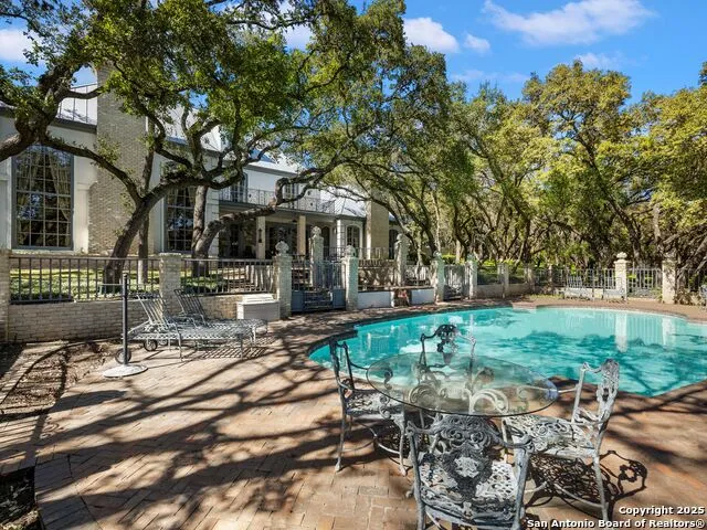 7 Lazy Hollow San Antonio, TX 78230