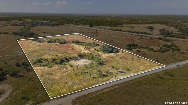 240 E ROLLING OAKS DR Goldthwaite, TX 76844