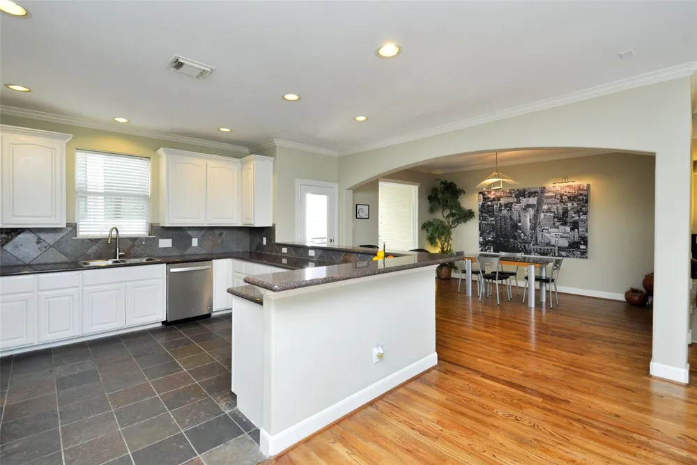1613 Detering Street Houston, TX 77007