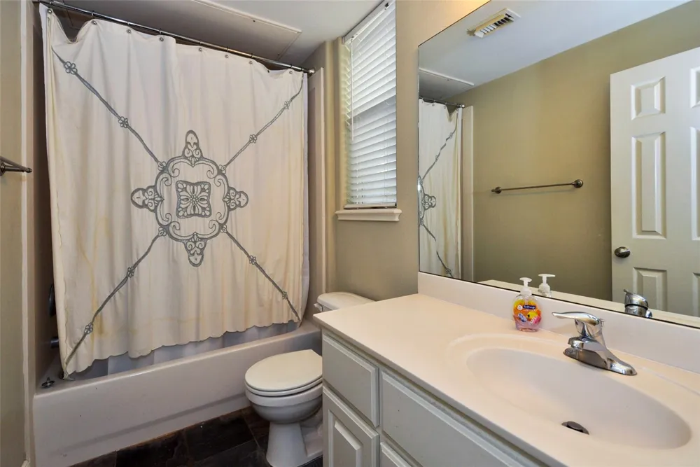 1613 Detering Street Houston, TX 77007