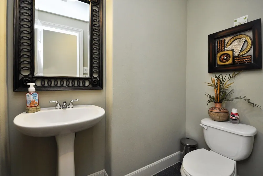 1613 Detering Street Houston, TX 77007