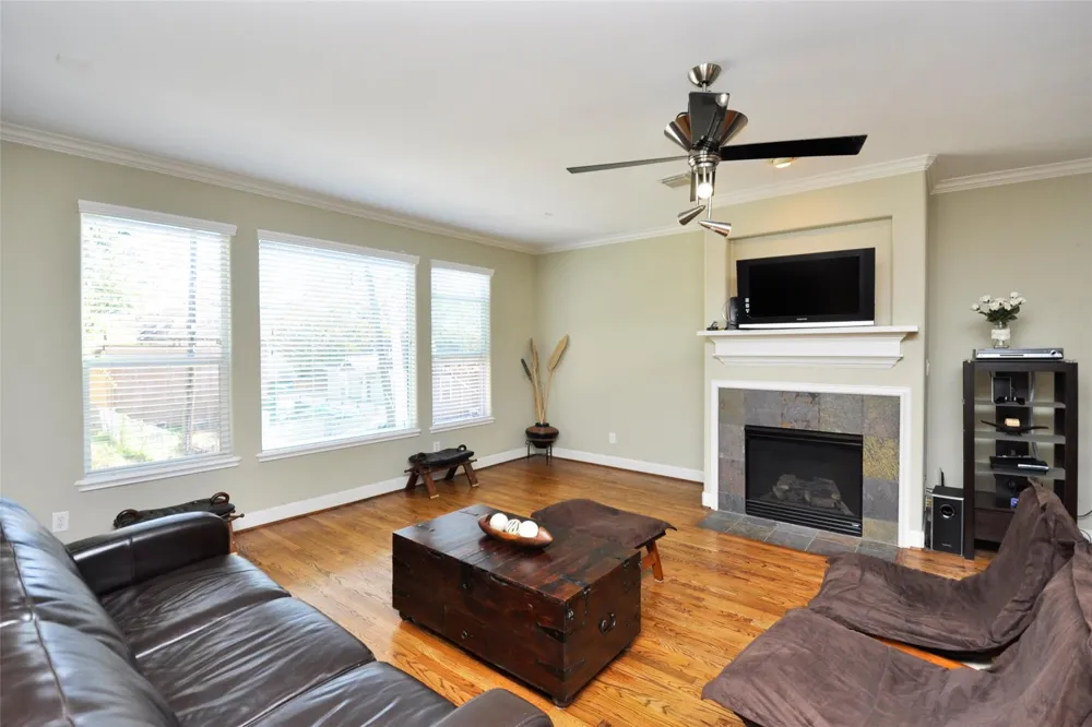 1613 Detering Street Houston, TX 77007