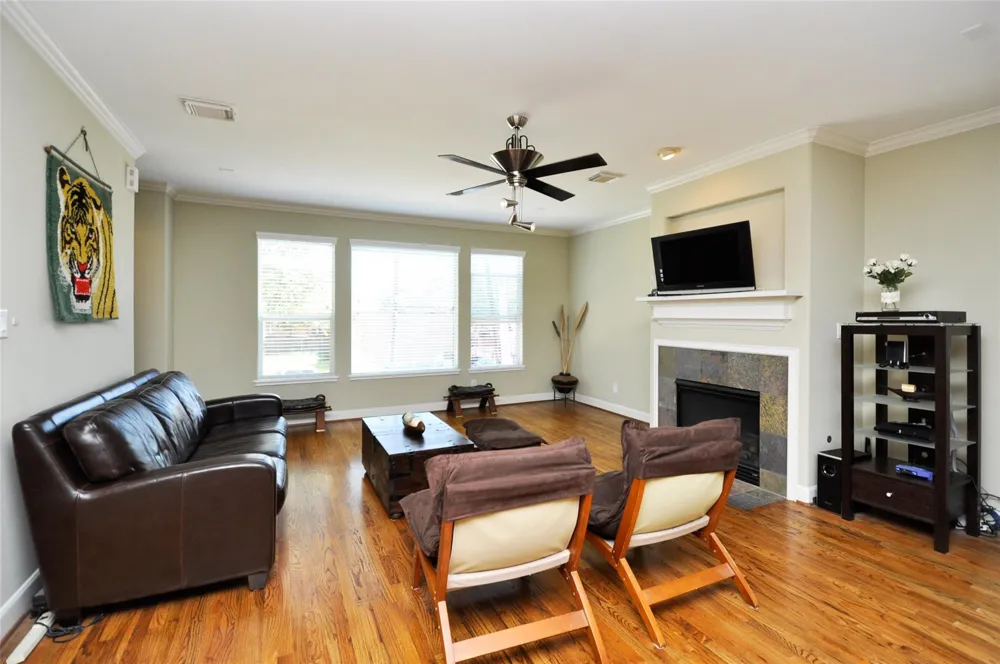 1613 Detering Street Houston, TX 77007