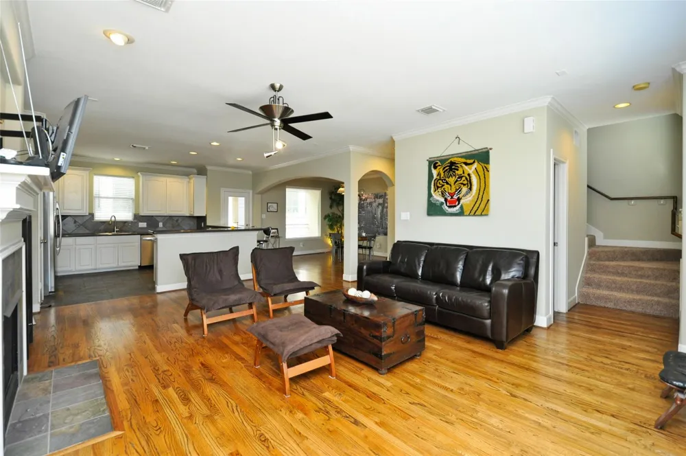 1613 Detering Street Houston, TX 77007