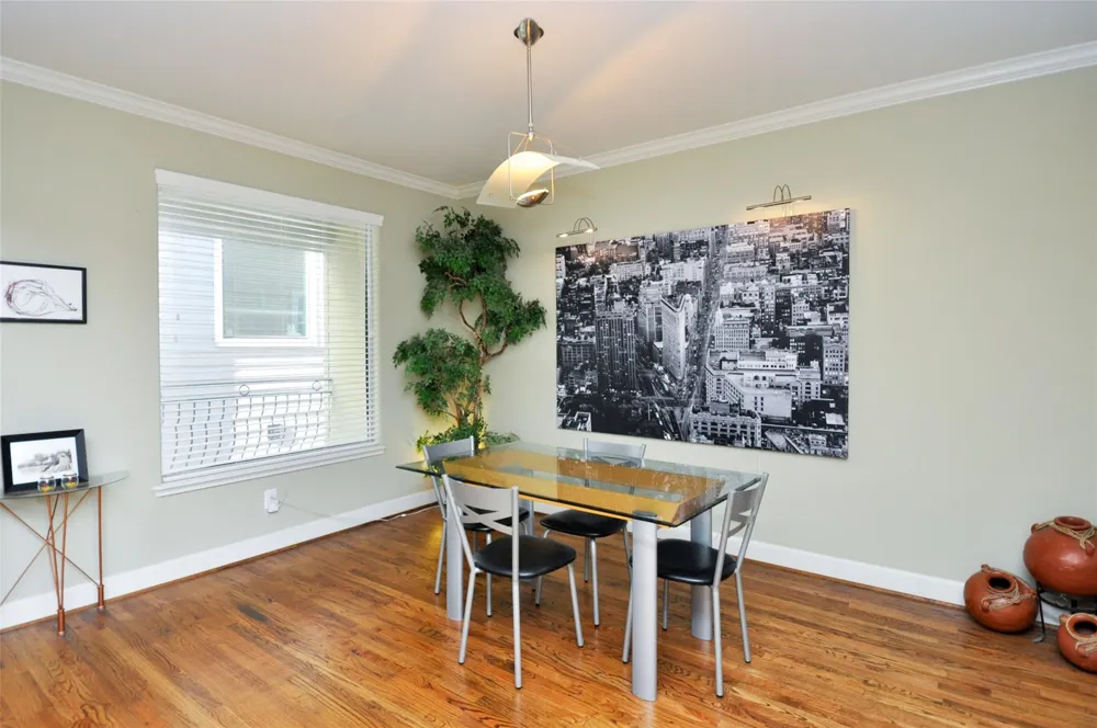 1613 Detering Street Houston, TX 77007