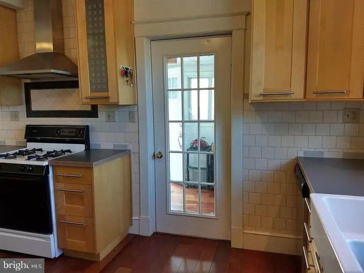 802 S GLEBE ROAD Arlington, VA 22204