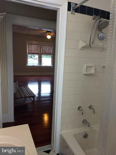 802 S GLEBE ROAD Arlington, VA 22204