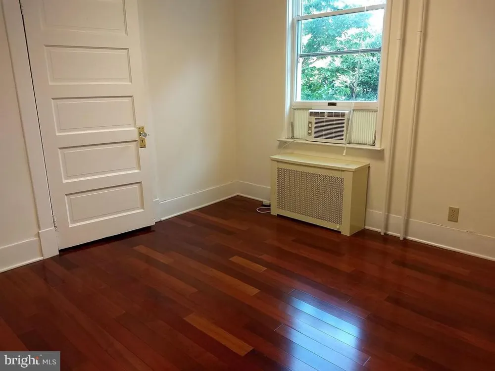 802 S GLEBE ROAD Arlington, VA 22204