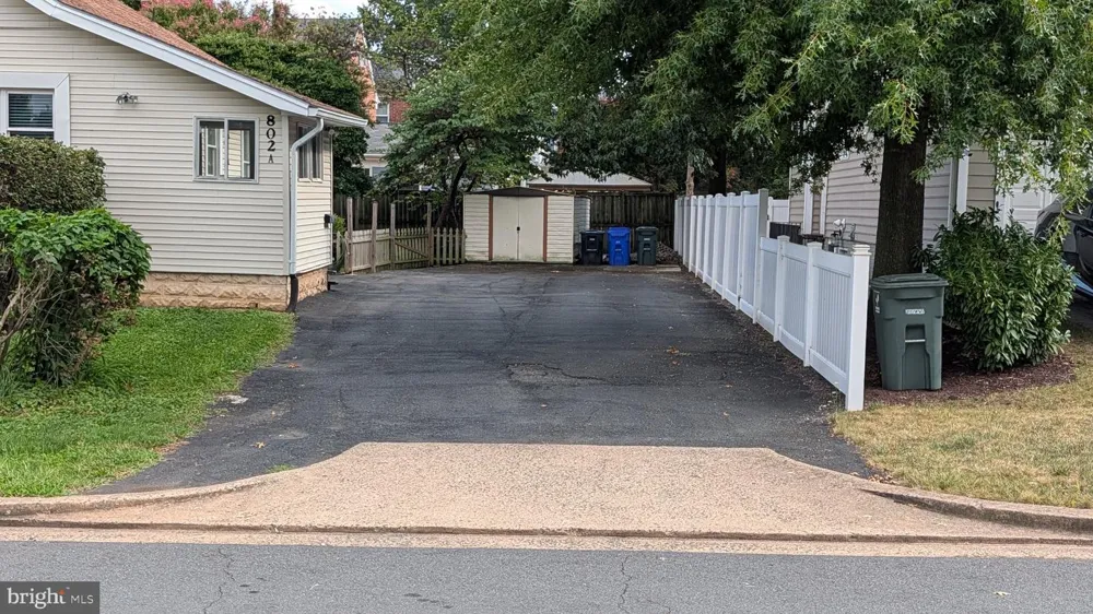 802 S GLEBE ROAD Arlington, VA 22204