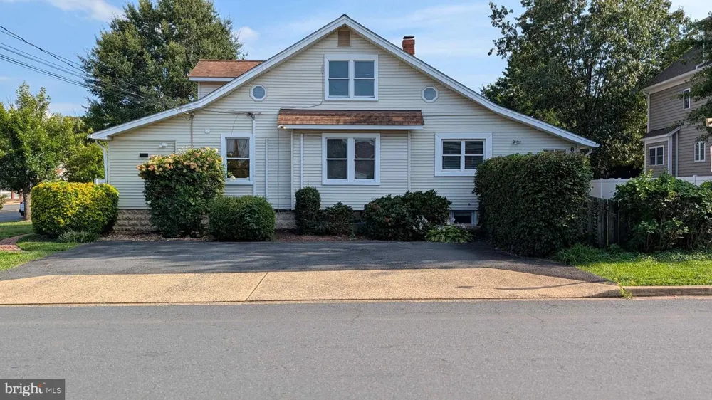 802 S GLEBE ROAD Arlington, VA 22204
