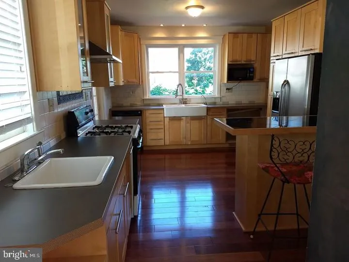 802 S GLEBE ROAD Arlington, VA 22204