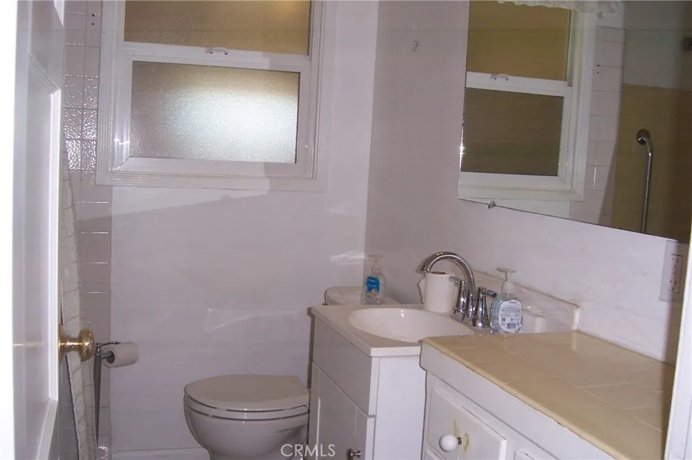 1632 Meserve Pomona, CA 91766