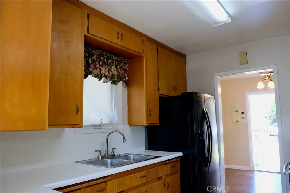 1632 Meserve Pomona, CA 91766