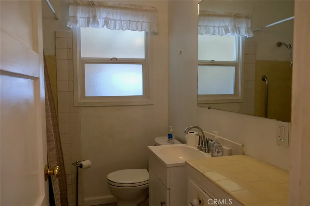 1632 Meserve Pomona, CA 91766