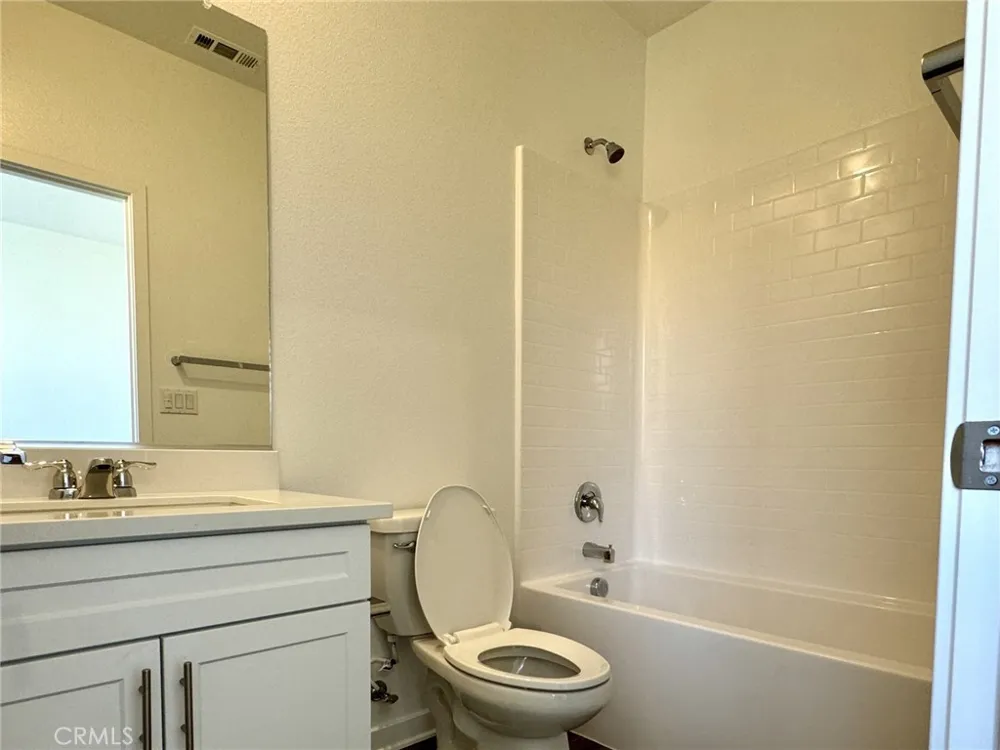 2754 E Bottas Privado Ontario, CA 91762