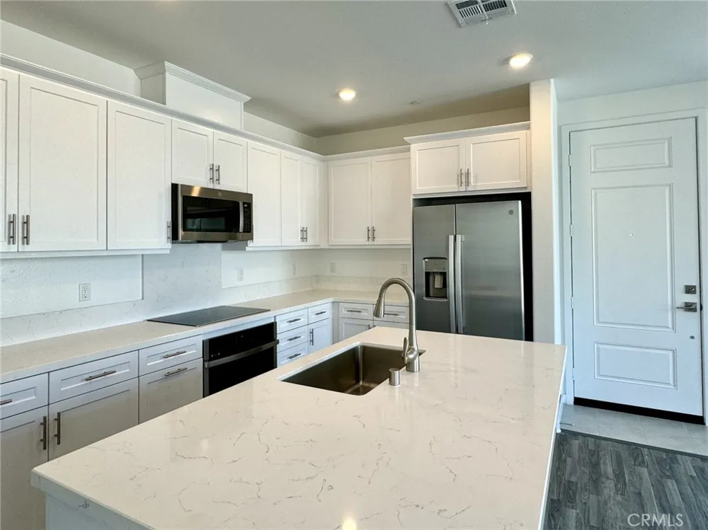 2754 E Bottas Privado Ontario, CA 91762