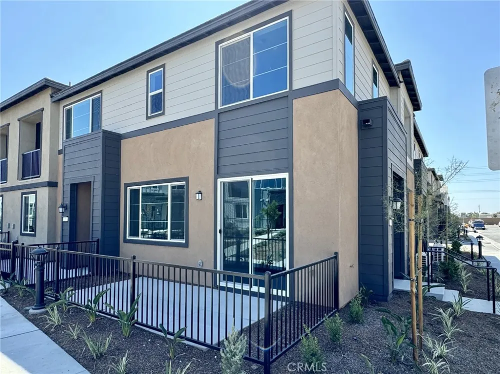 2754 E Bottas Privado Ontario, CA 91762