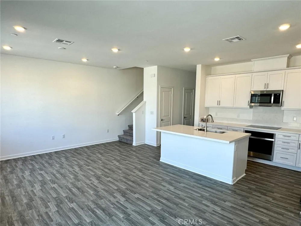 2754 E Bottas Privado Ontario, CA 91762
