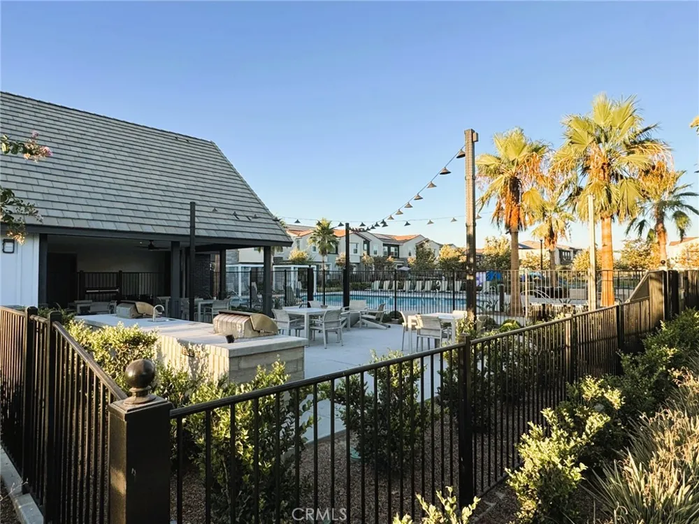 2754 E Bottas Privado Ontario, CA 91762