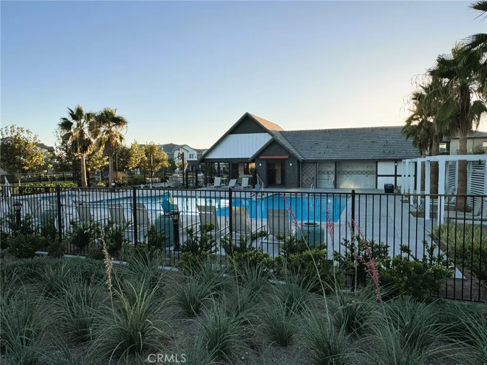 2754 E Bottas Privado Ontario, CA 91762